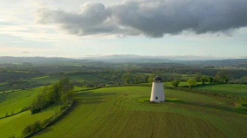 Devon Windmill over fields and farms from a drone, Torquay, Devon, England Vidéo 240659844