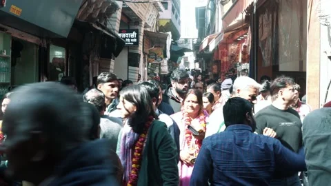 Devotee Crowed in Vrindavan Banke Bihari Temple Road 스톡 동영상 135594952