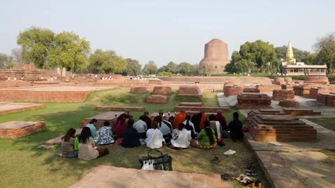 Devotee offering prayer at sarnath holy dhamek stupa buddhist monument Stock Footage 316038170