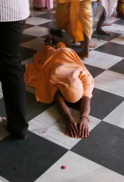 Devotee Prostrating Foto stock