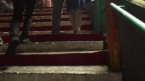 Devotees Ascending Colorful Stairs at Batu Caves Temple Malaysia 库存影片 334695579