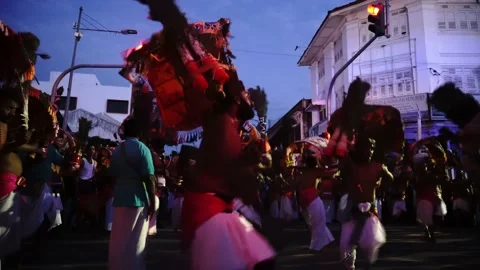 Devotees carry Kavadi and dance at street. Stock Footage 153311044