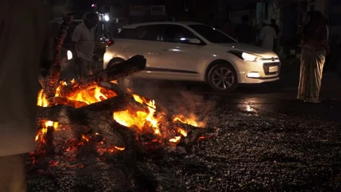 Devotees circulate around holika pyre on Holi festival evening 動画素材 171991490