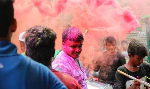 Devotees dancing to bid adieu to Lord Ganesha Foto stock
