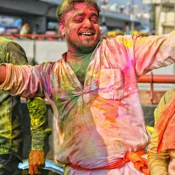 Devotees dancing to bid adieu to Lord Ganesha in Delhi during Ganesh Visarjan Foto stock