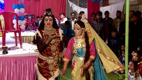 Devotee's dancing with Shiva and Maa Parvati in Spiritual Function Vídeo Stock 131108976