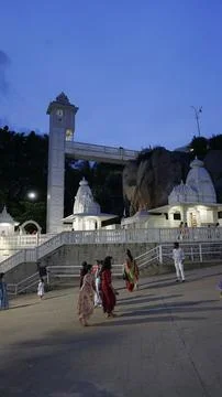 Devotees in front of Birla Mandir, Hindu temple in evening after sunset in .. Foto stock