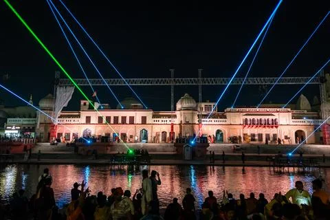 Devotees Gathering For Colorful Evening Light Display At Ram Ki Paidi Ayodhya Stock Photos