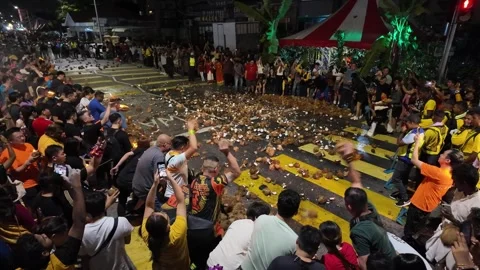 Devotees make offerings by smashing coconuts during a nighttime procession. Видео 317307502