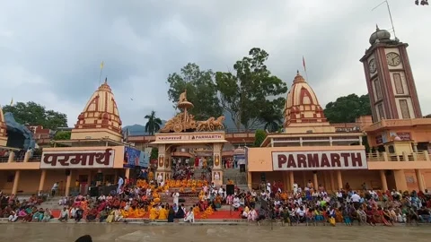 Devotees Offering Prayers at Ghats of Parmarth Niketan Ashram in Rishikesh Stock Footage 236567196