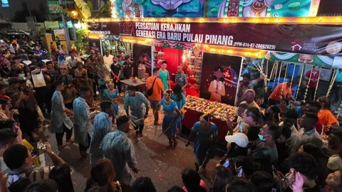 Devotees perform traditional stick dance during the Thaipusam celebration. 스톡 동영상 318089754