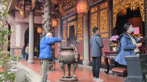 Devotees praying at Taipei Baoan temple Stock Footage 267688968