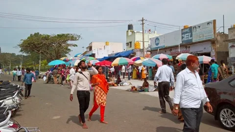 Devotees visit Sri Chamundeshwari Temple, located on Chamundi Hills near Mysore. Stock Footage 130965960