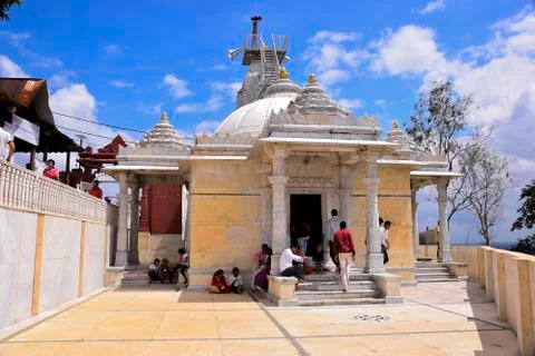 Devotees visiting the temple, situated on the hill of Maa Chamunda in dewas c Stock Photos