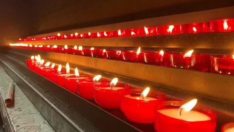 Devotion candle lights in church. Handheld. Stock-Footage 121597326