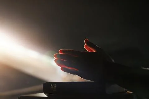 A devout prayer time illuminated by bright light, a holy background 库存照片
