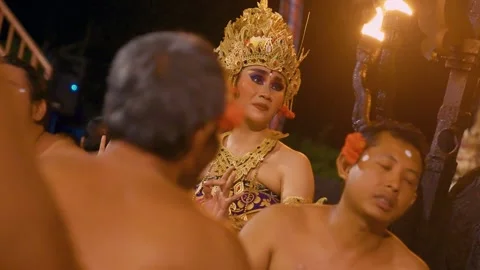 Dewi Sinta performs the Kecak dance in front of male dancers, Bali Vídeos de archivo 261803293