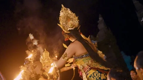 Dewi Sinta performs the Kecak dance in front of male dancers, Indonesia Video stock 261854797