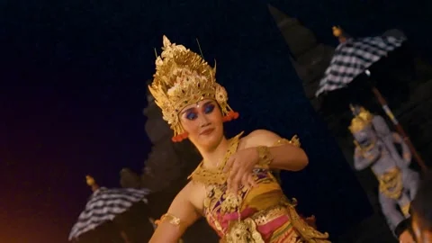 Dewi Sinta performs the Kecak dance in front of male dancers, Denpasar Vídeos de archivo 261855739