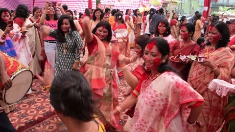 Dhaak playing Bisorjon Dance and sindur play in Durga Puja Stock Footage 149905019