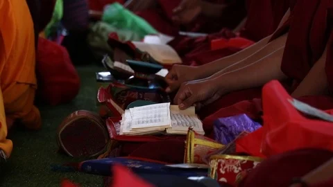 Dharma text recitation in monastery in ladakh Видео 121961153