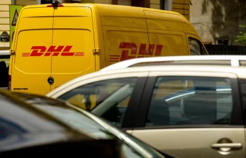 DHL delivery van 库存照片