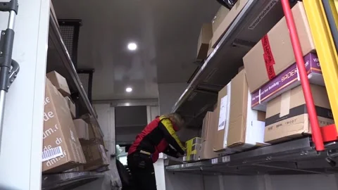 DHL Group expects to set parcel delivery record ahead of Christmas, DORTMUND, DE 스톡 동영상 203984875