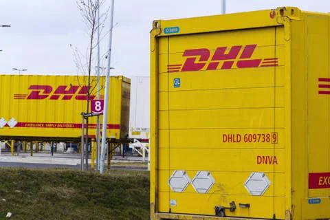 DHL shipping containers in front of Amazon logistics building Стоковые фото
