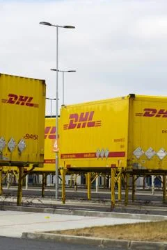 DHL shipping containers in front of Amazon logistics building 写真素材
