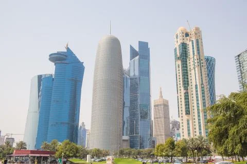 A dhow passes beneath some of the most massive buildings in Doha, Qatar, shortly Fotos de archivo