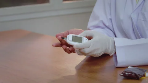 Diabetes self testing with measurement sugar level. Video stock 342589570