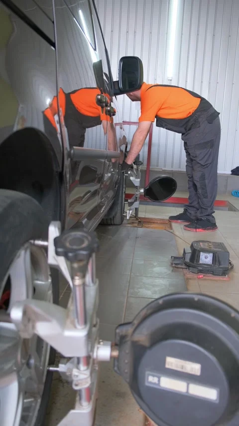 Diagnostics of camber of car wheels. Vertical video Vídeos de archivo 250343228