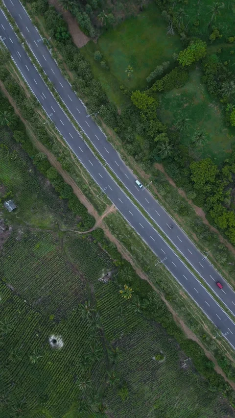 Diagonal Highway Across Green Fields Logistics Route 스톡 동영상 330501453