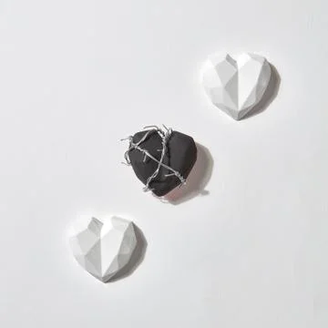 Diagonal pattern with creative plaster hearts. Stock-Fotos