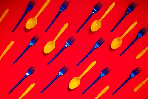 Diagonal pattern with plastic spoons and forks Stock Photos
