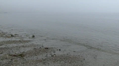 Diagonal tiny waves on foggy day Video stock 501236