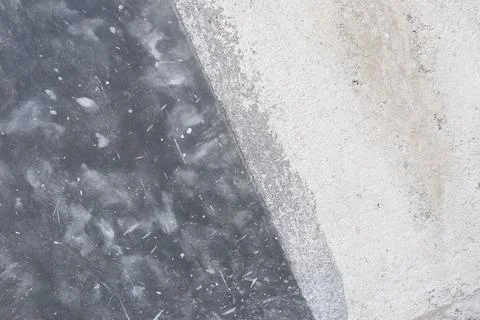 Diagonal transition between a dark polished concrete surface and a rough li.. Stock Photos