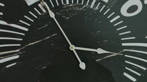 The dial blurrier arrows on the clock.  動画素材 59737040