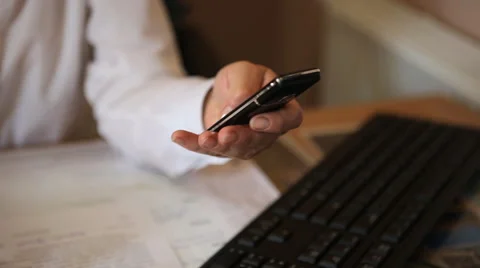Dialing a phone number Vídeo Stock 42174862