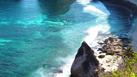 Diamond Beach: Nusa Penida’s Dramatic Coast 스톡 동영상 339269029