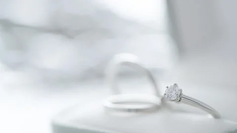 Diamond Engagement Ring and Wedding Band on White Background Vídeo Stock 336820397