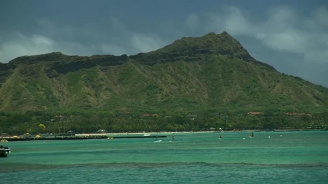 Diamond Head to beach close up zoom out Stock Footage 81528372