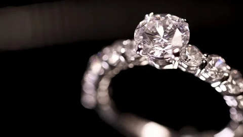 Diamond ring on black background 스톡 동영상 95411593