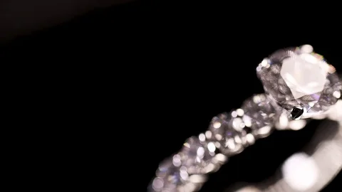 Diamond ring on black background 스톡 동영상 95569248