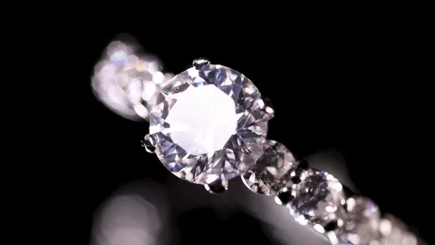 Diamond ring on black background 스톡 동영상 95569297
