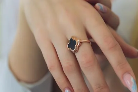 Diamond ruby ring on young model. Black dress and necklace. 스톡 사진