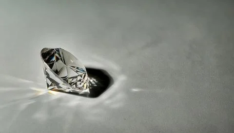 Diamond is a solid form of pure carbon with its atoms arranged in a crystal.. Foto stock