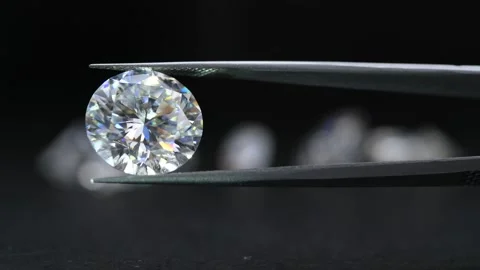 Diamond in tweezers Video stock 138302689