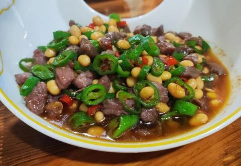 Diced beef scrambled with yellow beans and green peppers in the plate for eating Stock Photos