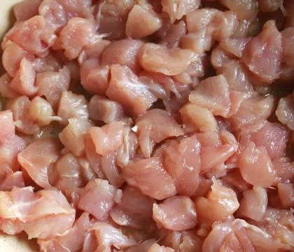 Diced chicken. Pattern raw meat. Fresh raw chicken breast to diced. Fotos de archivo